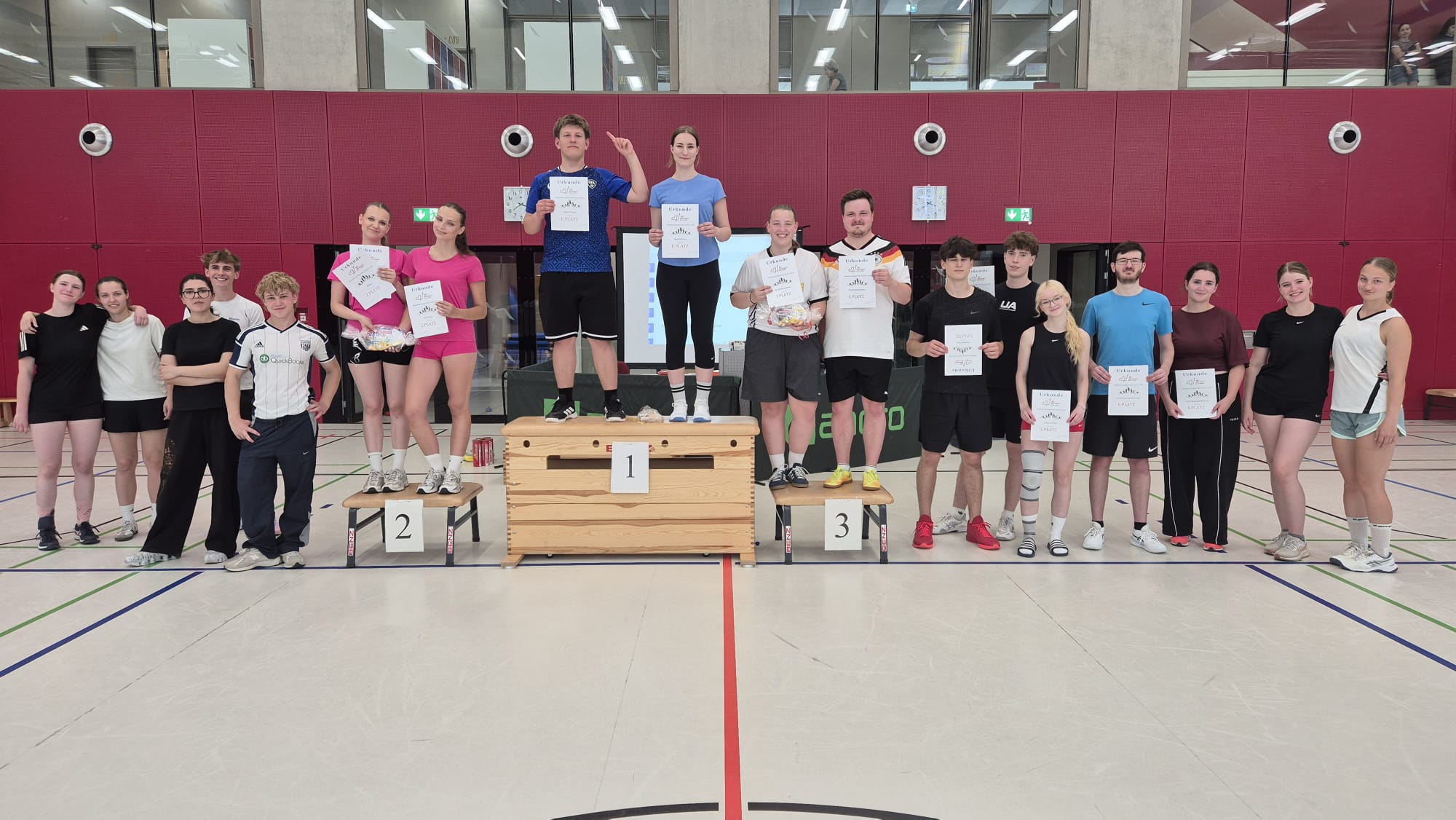 Badmintonturnier begeistert mit spannenden Spielen